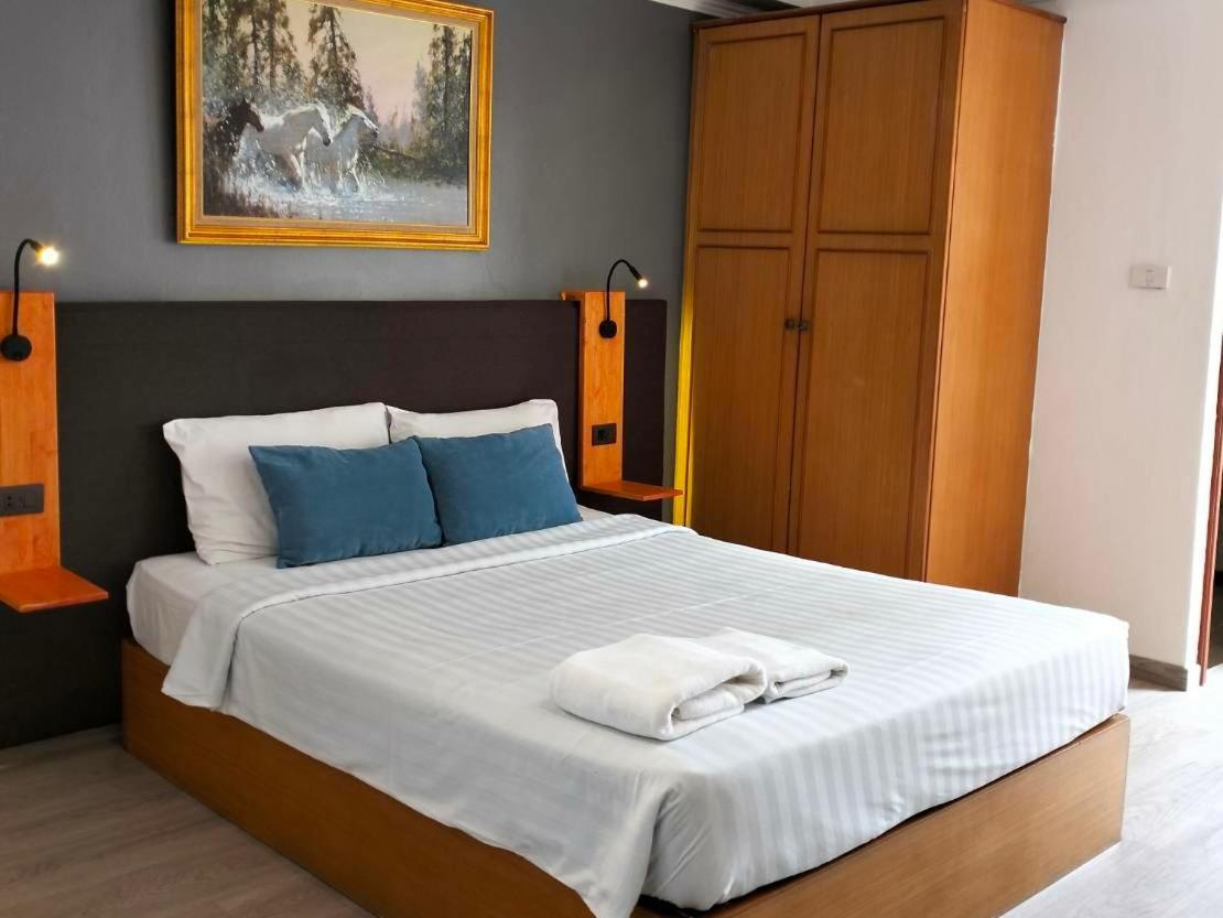 Hotel Shagwell Mansions Pattaya Habitación foto